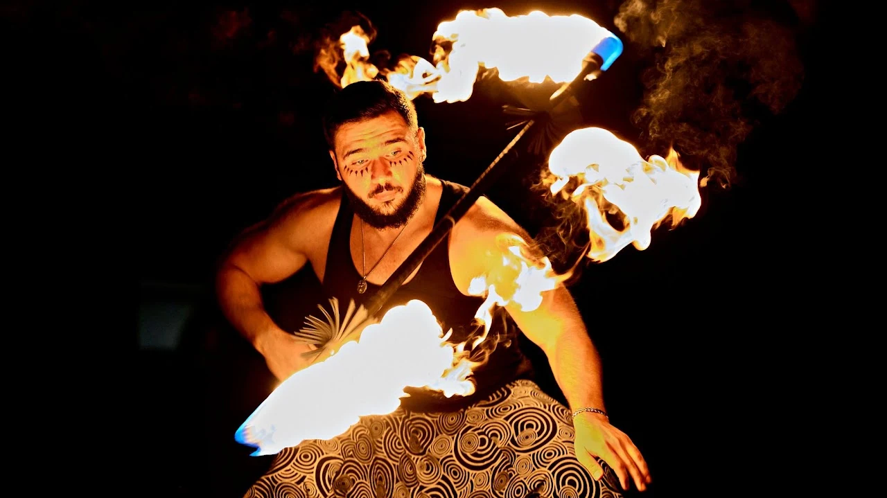 Mersin bei einer Amaterasu-Feuerperformance