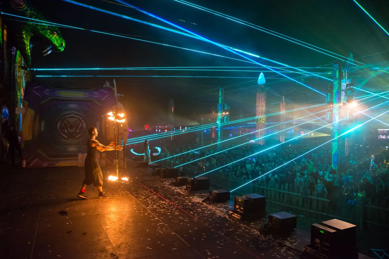 Feuershow für Festivals mit Feuerkunst