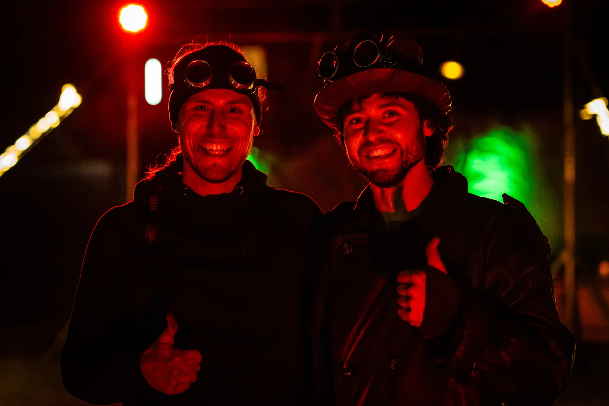 Prometheus Feuershow mit leuchtendem Showportal