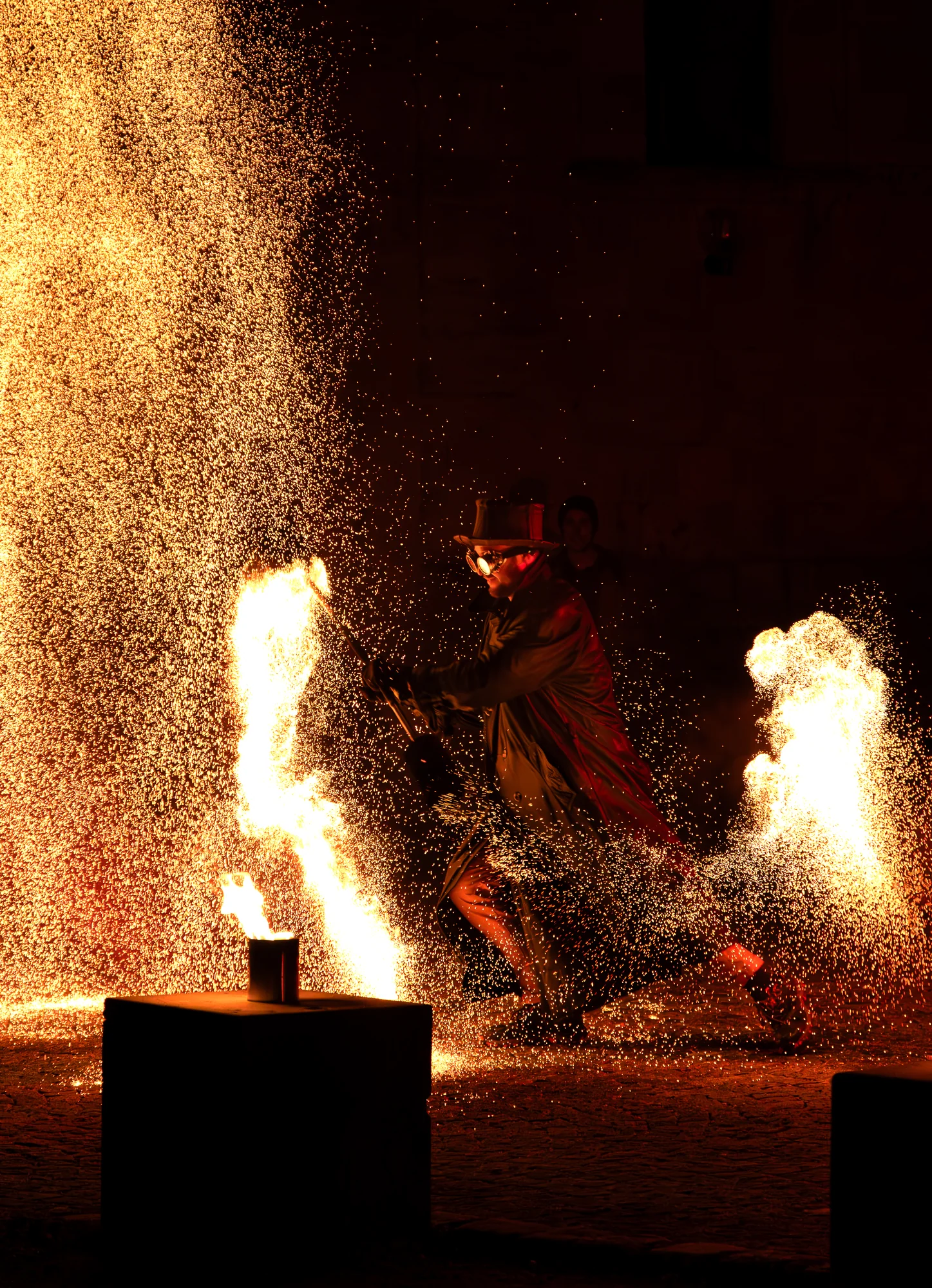 Prometheus-Performance mit Feuerkunst